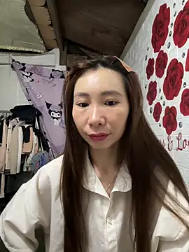 Snapshot of Adela-222 chatting on 04.16.26 Adela-222 online show from 04.16.26