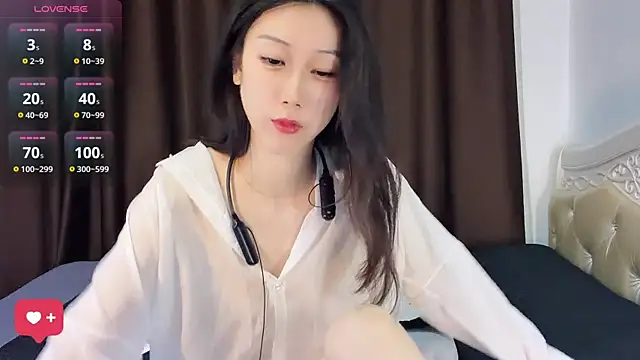 Queenbb88 online show from 08.04.26