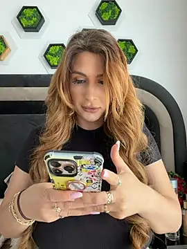 Snapshot of LucyBridgette chatting on 06.04.26 LucyBridgette online show from 06.04.26
