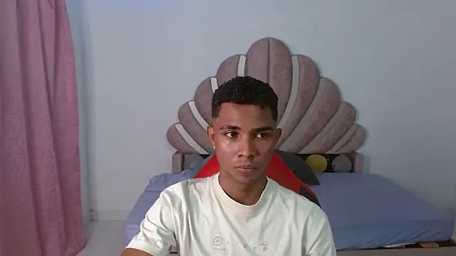 Snapshot of Enzo_fox77 chatting on 01.08.26 Enzo fox77 online show from 01.08.26