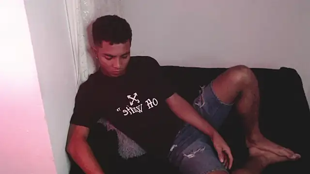 Snapshot of Enzo_fox77 chatting on 01.11.26 Enzo fox77 online show from 01.11.26