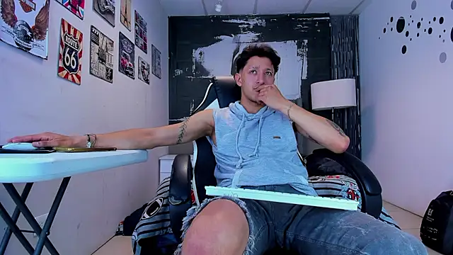 Snapshot of bruno_do_santos chatting on 02.17.26 bruno do santos online show from 02.17.26