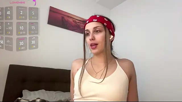 Snapshot of EvaRenard chatting on 04.18.26 EvaRenard online show from 04.18.26