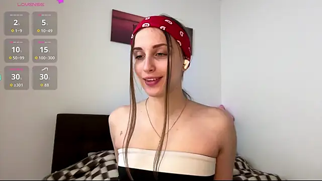 Snapshot of EvaRenard chatting on 04.19.26 EvaRenard online show from 04.19.26
