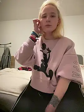 Snapshot of PurpleHazexx chatting on 02.19.26 PurpleHazexx online show from 02.19.26