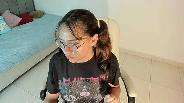 Snapshot of rosse_taylorx1 chatting on 04.30.26 rosse taylorx1 online show from 04.30.26
