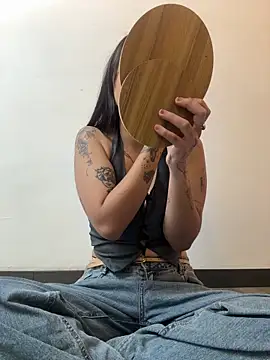 Abriil cutee online show from 04.11.26