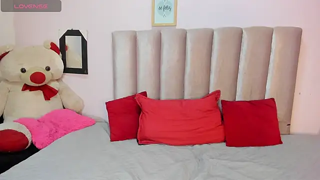 Snapshot of Roger_And_Ramona chatting on 01.11.26 Roger And Ramona online show from 01.11.26