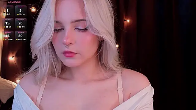 ShyniAlice online show from 02.04.26