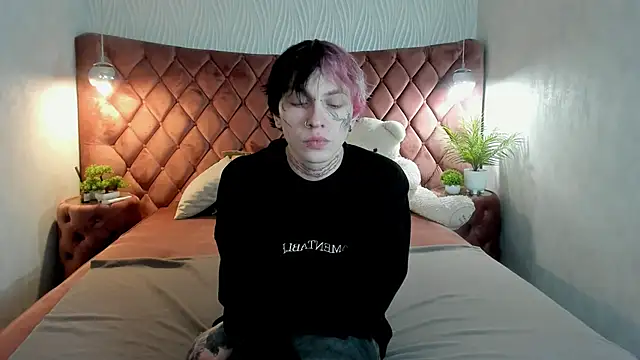 MikkiBev online show from 01.10.26