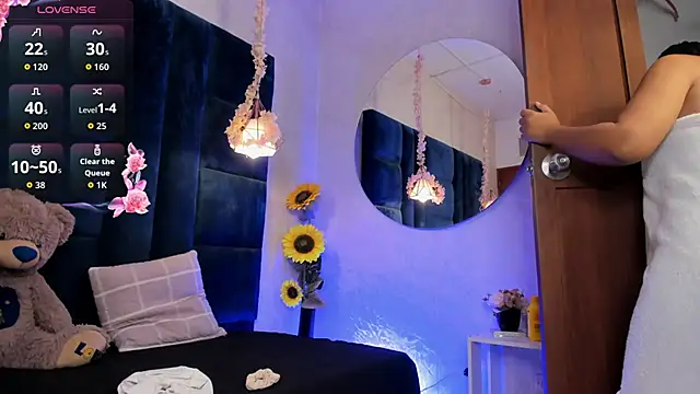 Laura Miller1 online show from 03.29.26