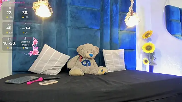 Laura Miller1 online show from 04.04.26