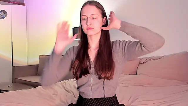 julie qwerty online show from 03.17.26