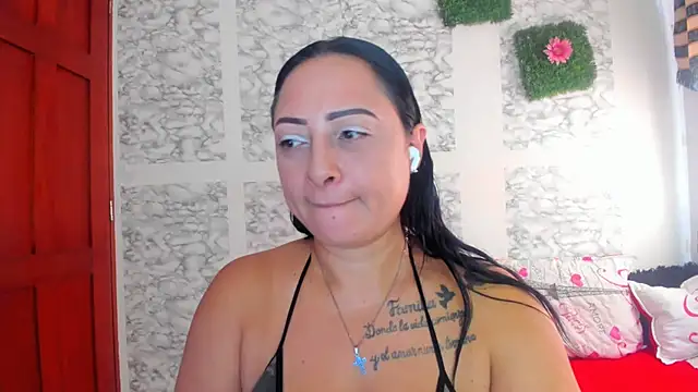 Snapshot of XXXStephanie_XXX chatting on 06.22.26 XXXStephanie XXX online show from 06.22.26