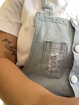 Snapshot of Shayla--broos chatting on 02.09.26 Shayla--broos online show from 02.09.26