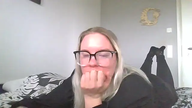 Snapshot of MinchenBienchen98 chatting on 02.11.26 MinchenBienchen98 online show from 02.11.26