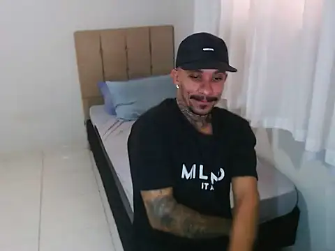 Snapshot of lipegonzalezz chatting on 02.12.26 lipegonzalezz online show from 02.12.26