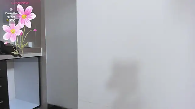 mia slora online show from 04.17.26