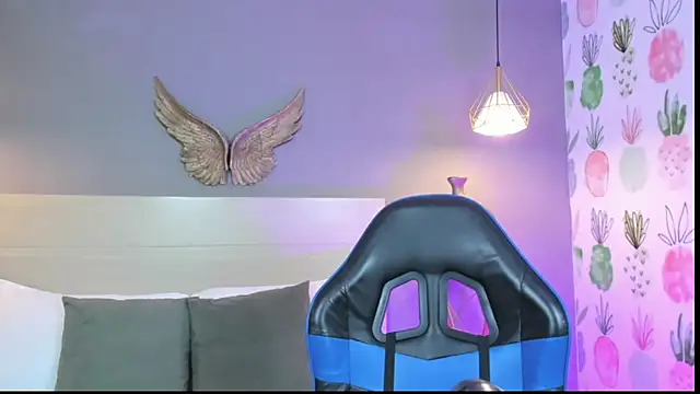 emma hiltonn  online show from 04.16.26