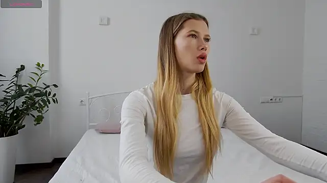 RachelWooods online show from 01.16.26