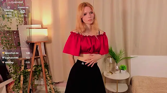 Snapshot of JuanaSumma chatting on 04.01.26 JuanaSumma online show from 04.01.26