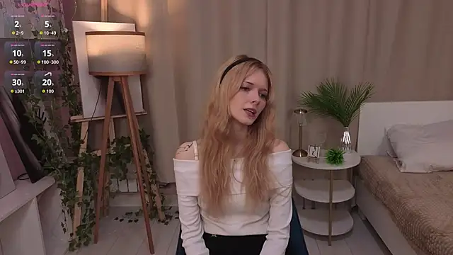 Snapshot of JuanaSumma chatting on 04.13.26 JuanaSumma online show from 04.13.26