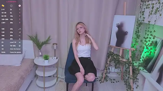 Snapshot of JuanaSumma chatting on 04.14.26 JuanaSumma online show from 04.14.26