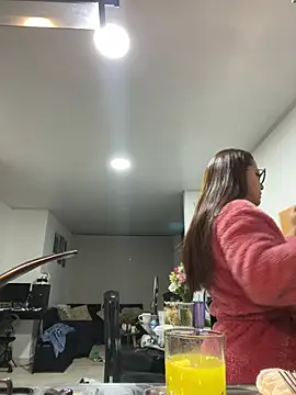 Pretty  Milf online show from 05.06.26