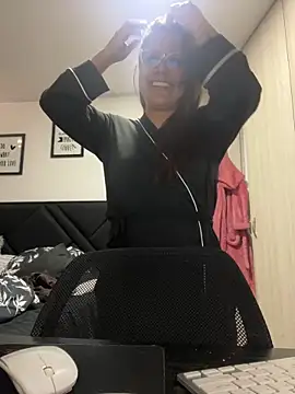 Pretty  Milf online show from 05.31.26