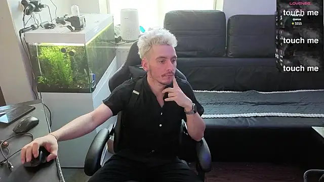 Snapshot of Rayzel_White chatting on 02.03.26 Rayzel White online show from 02.03.26