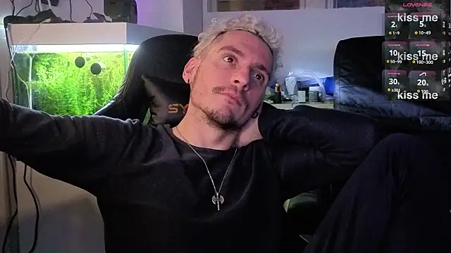 Snapshot of Rayzel_White chatting on 02.04.26 Rayzel White online show from 02.04.26