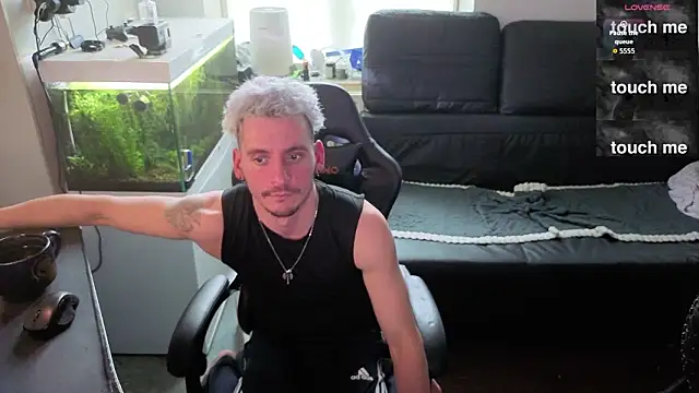 Snapshot of Rayzel_White chatting on 02.07.26 Rayzel White online show from 02.07.26