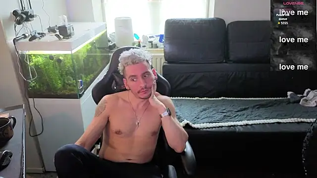 Snapshot of Rayzel_White chatting on 02.09.26 Rayzel White online show from 02.09.26