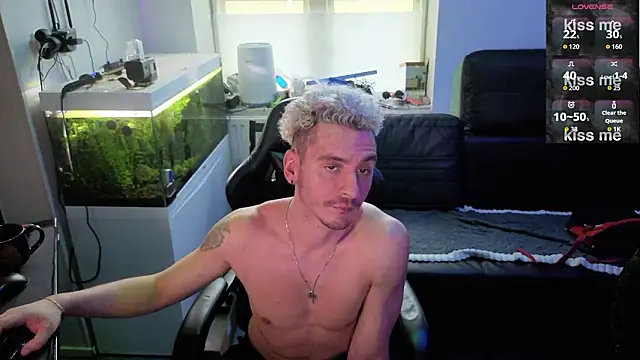 Snapshot of Rayzel_White chatting on 02.10.26 Rayzel White online show from 02.10.26