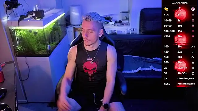 Snapshot of Rayzel_White chatting on 02.13.26 Rayzel White online show from 02.13.26