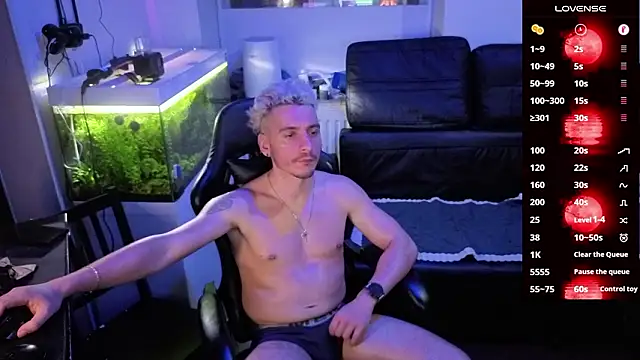 Snapshot of Rayzel_White chatting on 02.13.26 Rayzel White online show from 02.13.26