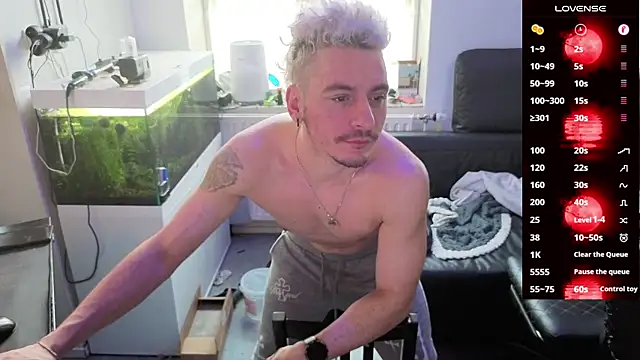 Snapshot of Rayzel_White chatting on 02.16.26 Rayzel White online show from 02.16.26