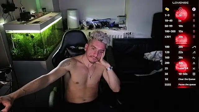 Snapshot of Rayzel_White chatting on 02.18.26 Rayzel White online show from 02.18.26