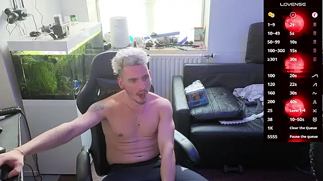 Snapshot of Rayzel_White chatting on 02.19.26 Rayzel White online show from 02.19.26