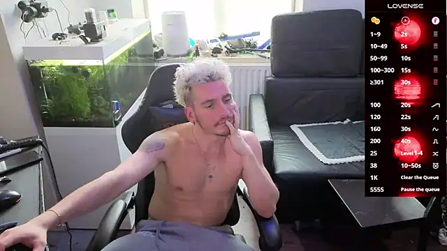 Snapshot of Rayzel_White chatting on 02.20.26 Rayzel White online show from 02.20.26