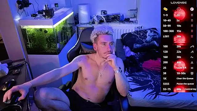 Snapshot of Rayzel_White chatting on 02.25.26 Rayzel White online show from 02.25.26