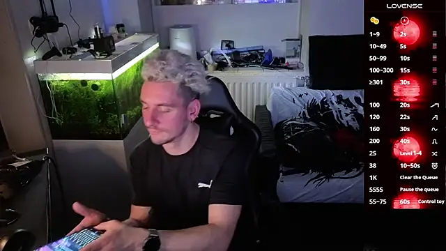 Snapshot of Rayzel_White chatting on 02.28.26 Rayzel White online show from 02.28.26