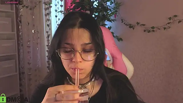 Snapshot of Leslie_Wholsh chatting on 03.16.26 Leslie Wholsh online show from 03.16.26