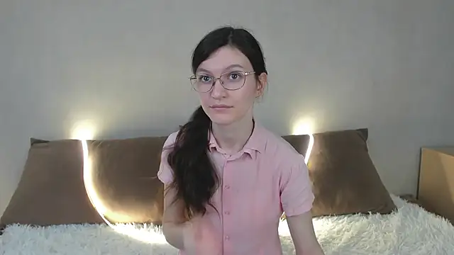 ThoraMarola online show from 04.03.26