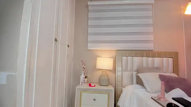 isabela  x online show from 03.13.26