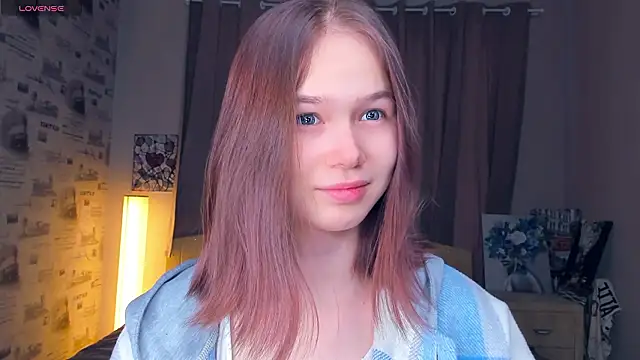 Snapshot of OwlLynn chatting on 02.01.26 OwlLynn online show from 02.01.26