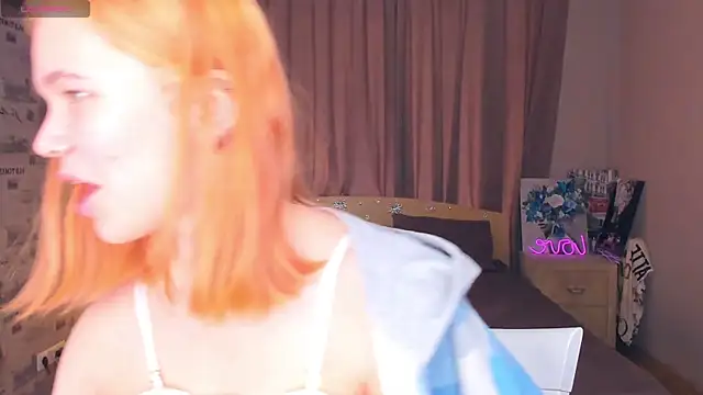 Snapshot of OwlLynn chatting on 02.16.26 OwlLynn online show from 02.16.26