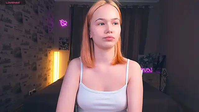 Snapshot of OwlLynn chatting on 02.22.26 OwlLynn online show from 02.22.26