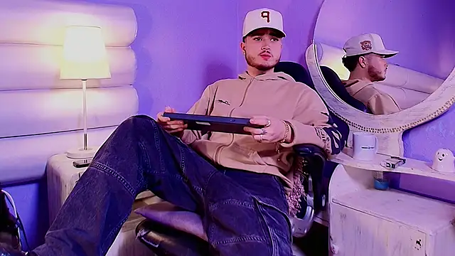 Snapshot of Salvattore_Muller chatting on 02.04.26 Salvattore Muller online show from 02.04.26