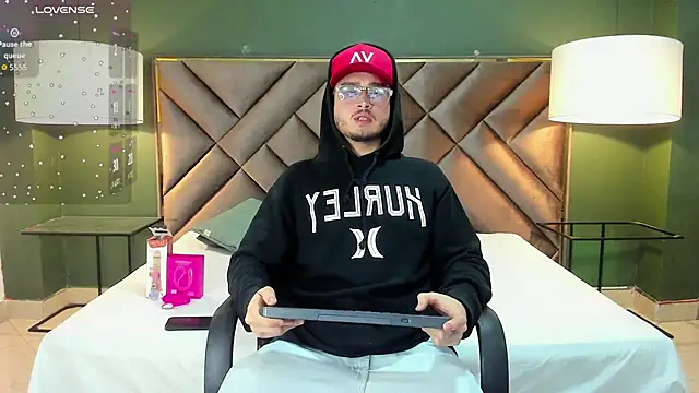 Snapshot of Salvattore_Muller chatting on 02.24.26 Salvattore Muller online show from 02.24.26